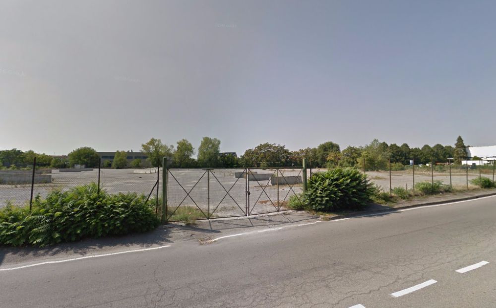 Il Comune di Tortona allestisce un’asta pubblica per vendere l’autoparco di via Piemonte: si parte da 800 mila euro