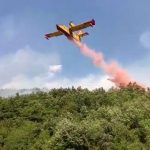 Entroterra di San Bartolomeo al Mare avvolto dalle fiamme: secondo rogo in poche ore, in azione anche il Canadair