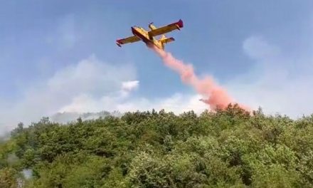 Entroterra di San Bartolomeo al Mare avvolto dalle fiamme: secondo rogo in poche ore, in azione anche il Canadair