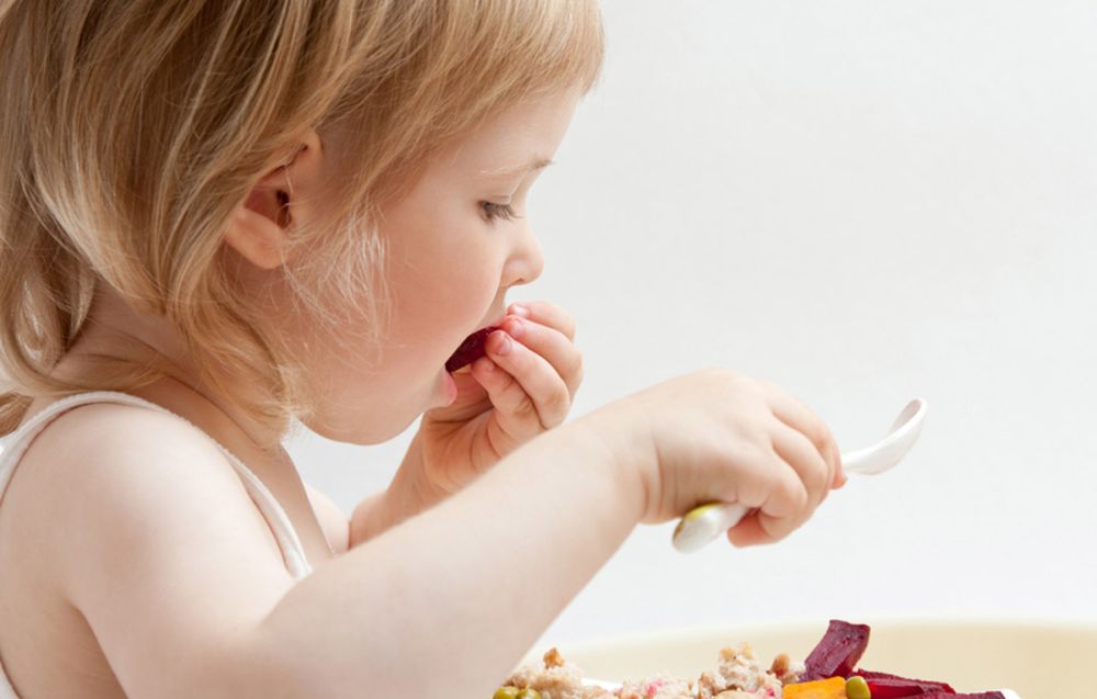 Si torna a scuola ma i bambini dovrebbero mangiare meglio riducendo i grassi saturi che portano obesità