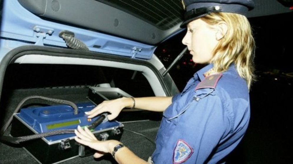 In un locale di Sezzadio personale e clienti tutti senza mascherina, chiuso dalla Polizia