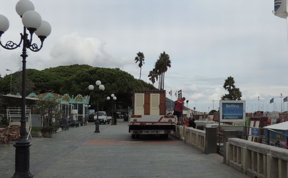 Il maltempo di settembre ha rovinato l’afflusso turistico nel Golfo Dianese: molti stabilimenti stanno chiudendo prima