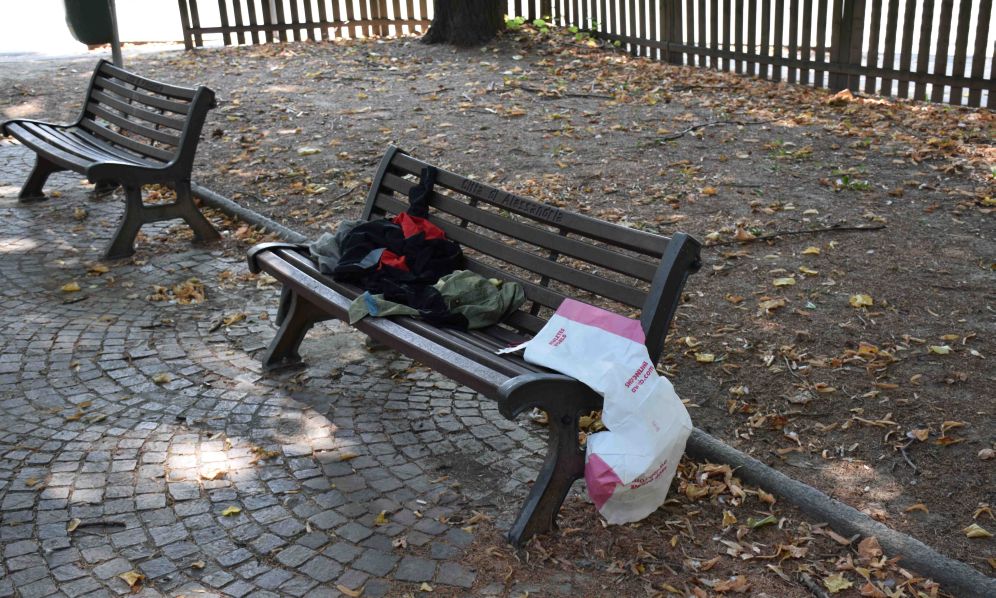 Giardini di piazza Mentana ad Alessandria, pericolosi e in totale degrado