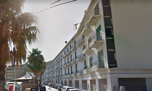 Hotel Teresa nel degrado a Diano Marina: scatta la multa da oltre 4.000 euro per i proprietari