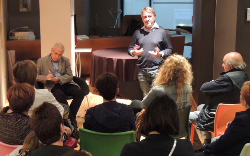 Tanta gente agli incontri al D-Cafè per la sentire la storia di Fabio Morreale. E Sabato tocca a Maria Teresa Marchese