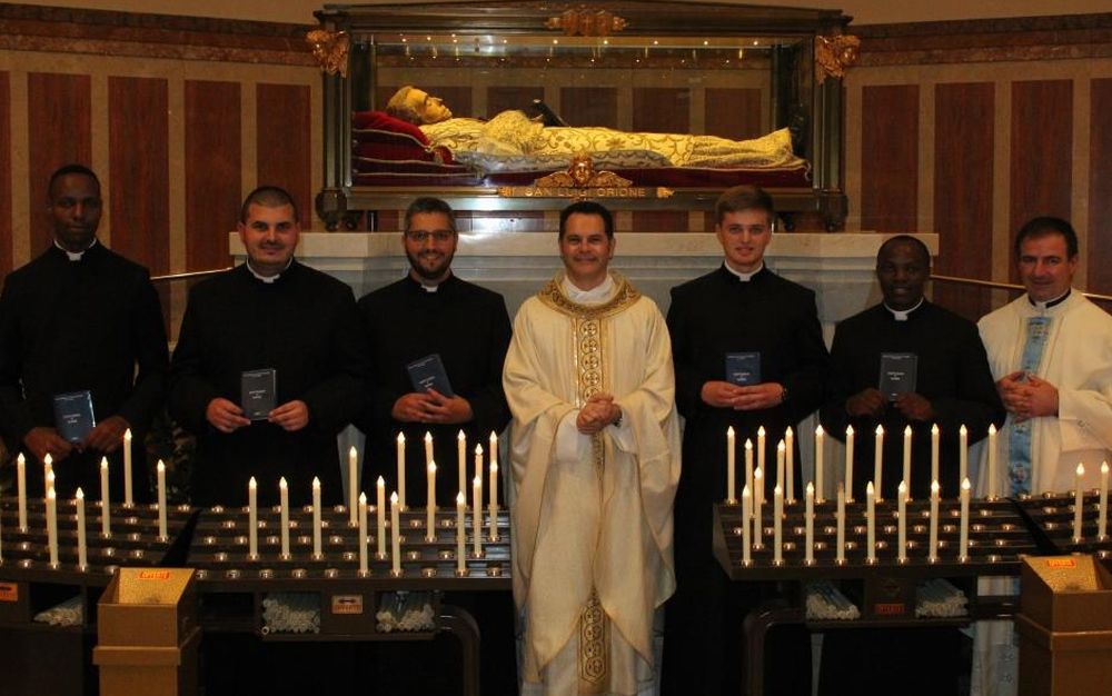 Al Santuario della madonna della Guardia di Tortona prime Professioni religiose di cinque novizi
