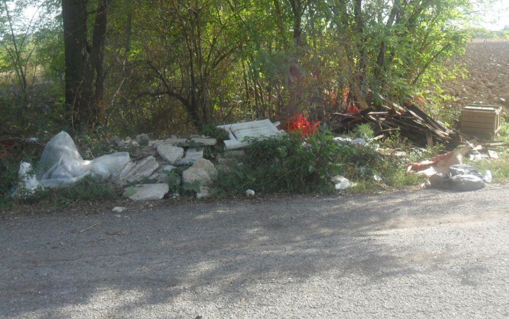 Troppi rifiuti abbandonati, il Comune di Tortona intensifica la sorveglianza