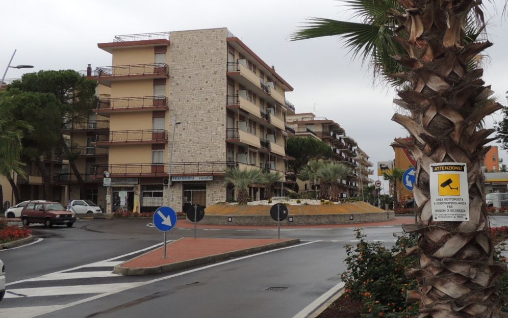 Giornata mondiale dei Diritti dell’Infanzia e dell’Adolescenza, il 20 illuminata di verde la rotonda di San Bartolomeo al Mare