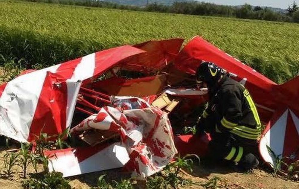 Precipita a Quargnento con l’ultraleggero e muore nell’impatto a terra. Inutili i soccorsi del 118