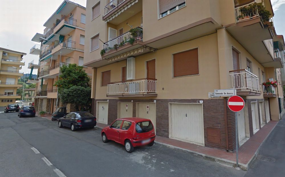 Attimi di apprensione in via De Amicis a Diano Marina per un bambino rimasto intrappolato dentro l’ascensore