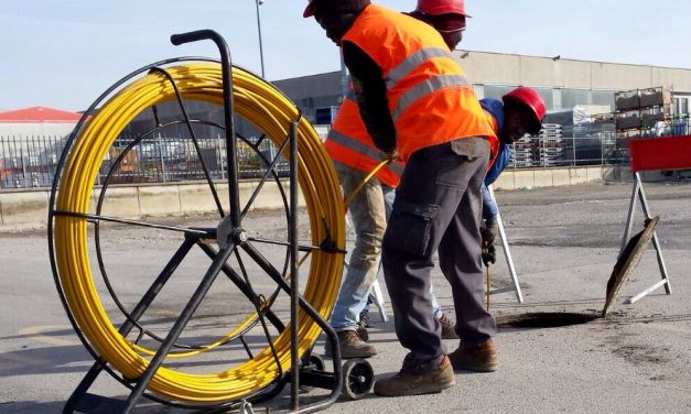 A Diano Marina arriva anche la fibra ottica Fastweb, scattano i divieti al traffico