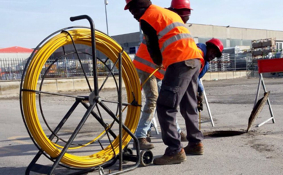 A Diano Marina arriva anche la fibra ottica Fastweb, scattano i divieti al traffico