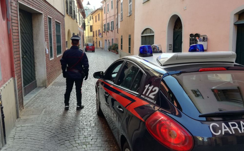 Marocchino ubriaco danneggia auto parcheggiate nel centro di Novi Ligure
