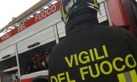 I Vigili del Fuoco di Tortona soccorrono una donna in difficoltà fra le mura domestiche