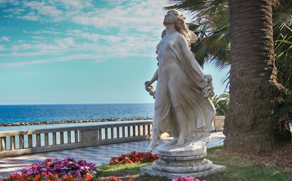 Attaccato il piede alla “Primavera” di Sanremo, ma perché il Comune ha speso 2 mila mila euro quando avrebbe potuto farlo gratis?