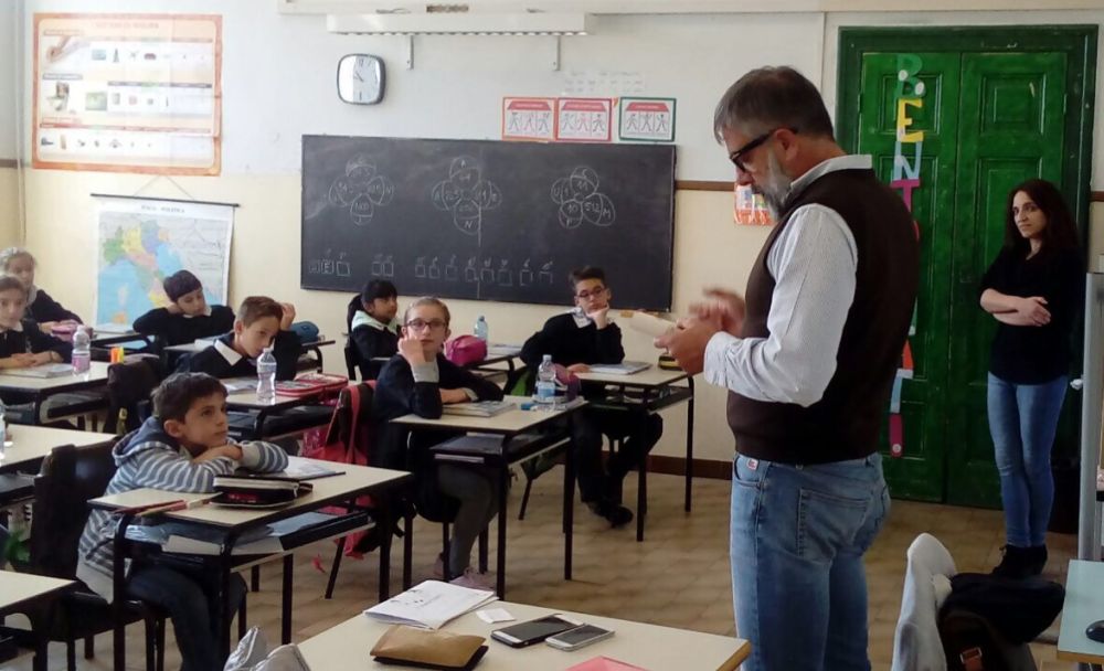 Il Sindaco di Tortona promuove la lettura nelle scuole incontrando gli studenti./ Le immagini