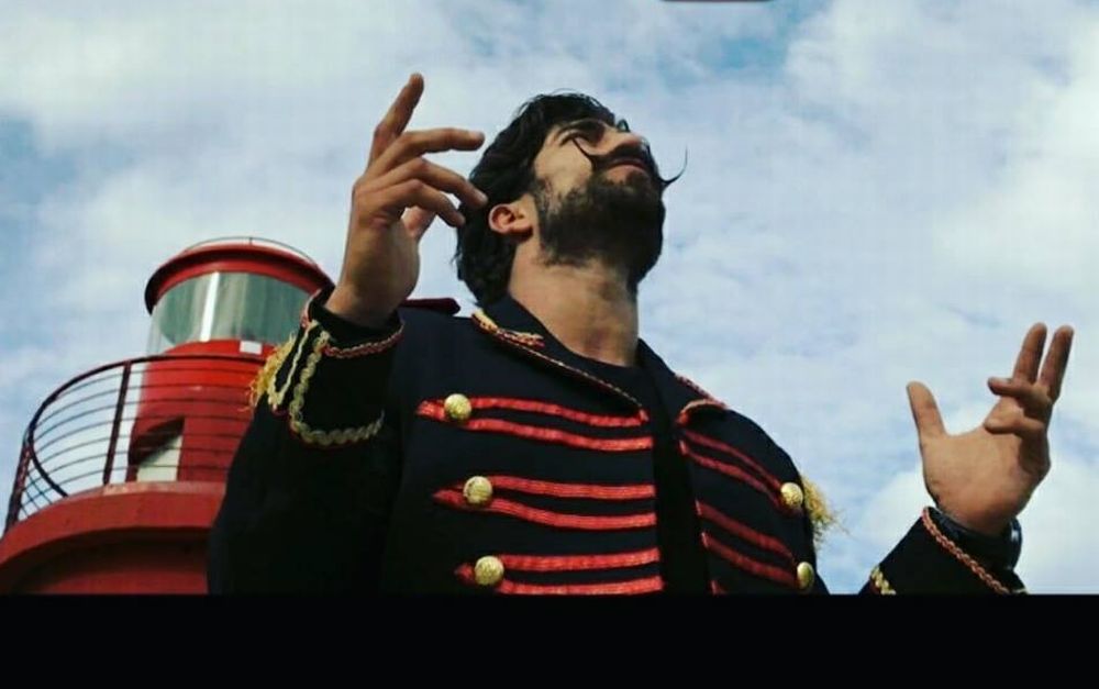 Non ce l’ha fatta il cantautore dianese  Simone Alessio ad approdare a Sanremo, ma il suo talento è fuori discussione