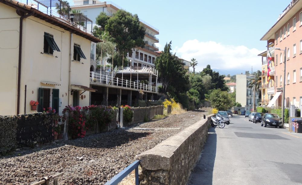 Diano Marina raddoppia i parcheggi gratuiti sull’ex sedime: anche in via Torino sorgerà un’area di sosta