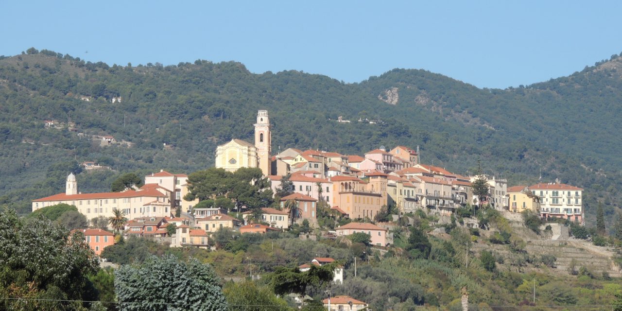 A Diano Castello c’è il problema delle deiezioni dei cani e degli automobilisti che abusano dei parcheggi