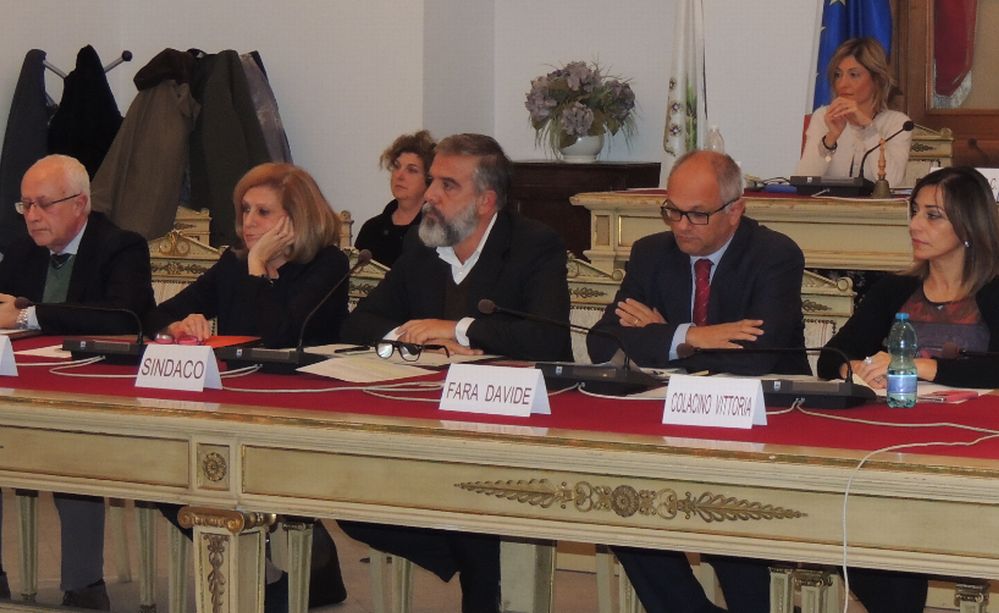 Tanti cittadini non vedono i canali Rai, il Consiglio comunale di Tortona dice “Basta” e scrive agli enti interessati