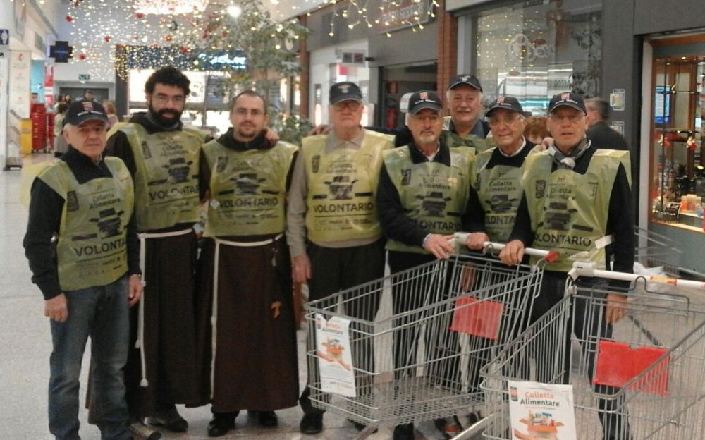 Anche i marinai dell’Anmi di Tortona alla colletta alimentare