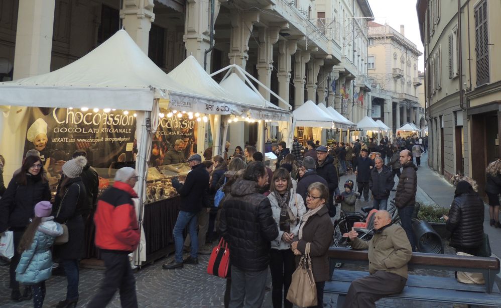 Tanta gente a Tortona per le bancarelle di Cioccolato./Le immagini