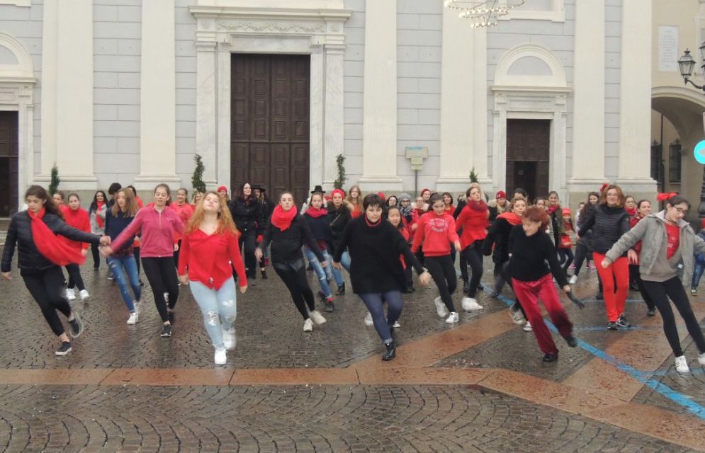 Le immagini del Flash-mob di Tortona contro la violenza sulle donne