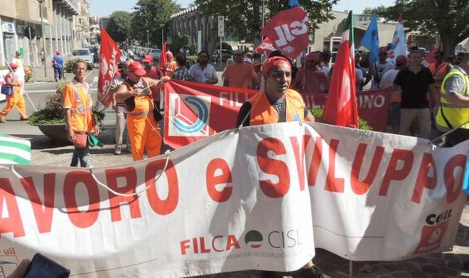 Il Sindaco di Tortona in prima linea coi lavoratori del Gruppo Gavio che hanno bloccato il casello dell’ A/7 in difesa dei posti di lavoro