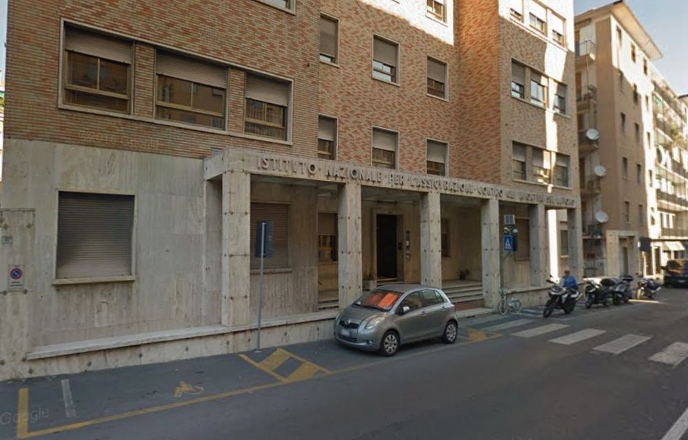 Si incendia una fotocopiatrice all’Inail di Imperia, gli impiagati scappano in strada