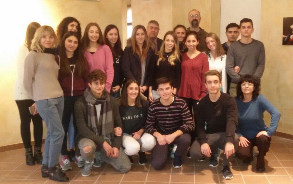 I tortonesi del Liceo Peano con Giorgio Bonomi allestiscono la mostra sull’autoscatto a Palazzo Guidobono