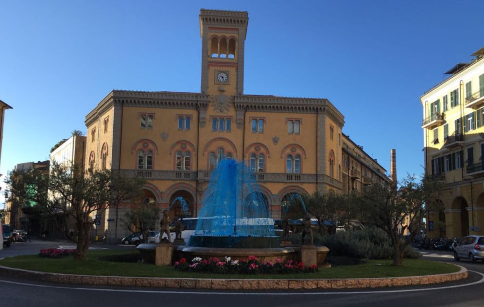 In piazza Dante a Imperia installazioni degli studenti esposte per un mese