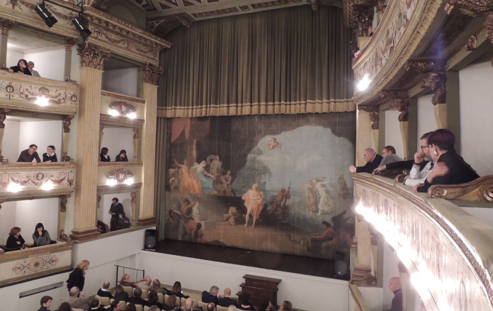 Il Comune di Tortona gestisce il  Teatro Civico con grande maestria e in attivo. Chi critica non capisce nulla