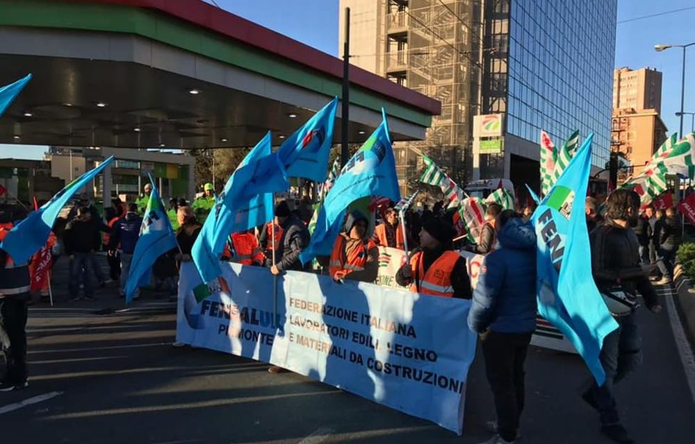Lavoratori di Alesandria e Tortona a Genova per protestare per il codice degli appalti che mette a rischio 600 posti di lavoro
