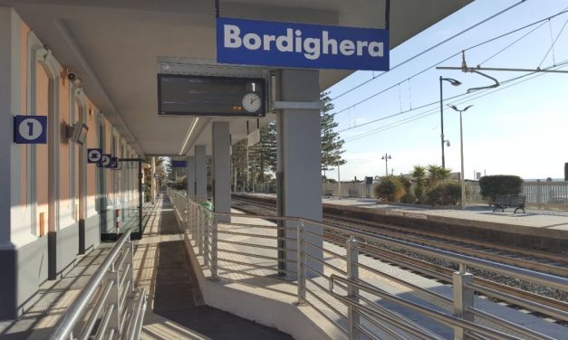 Si getta sotto il treno, forti ritardi del traffico fra Bordighera  e Ventimiglia