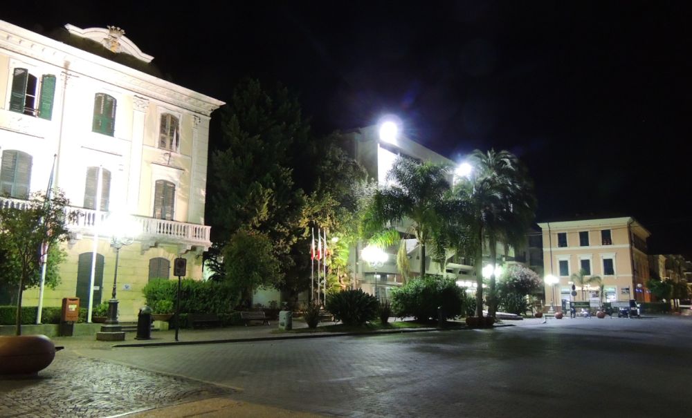 In un anno a Diano Marina sono arrivate oltre cento segnalazioni di guasti all’illuminazione pubblica