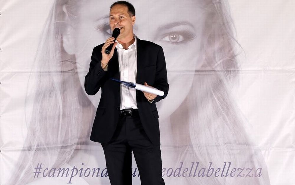 Il dianese Luca Valentini sabato ad Andora presenta Miss Inverno. Con lui Francesca de Marchi e tra gli ospiti Simone Alessio