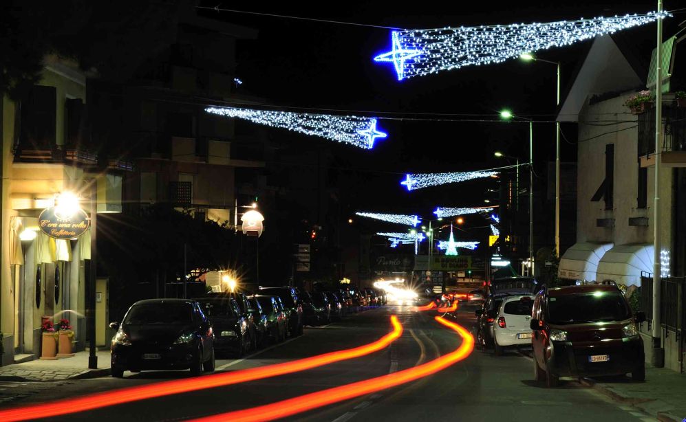 A San Bartolomeo al mare già al via l’allestimento delle luminarie natalizie