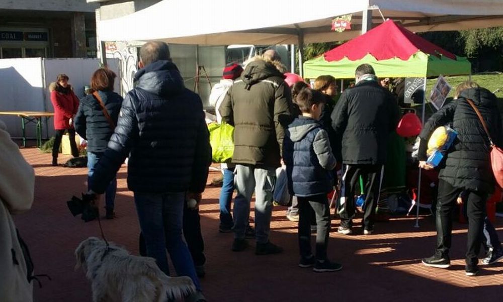 Tanta gente al mercatino di Natale a San Bartolomeo che prosegue anche domenica