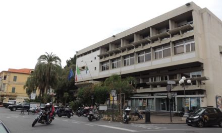 A Diano Marina il traffico difficoltoso per le “4 strade” con senso unico alternato si protrarrà fino al…