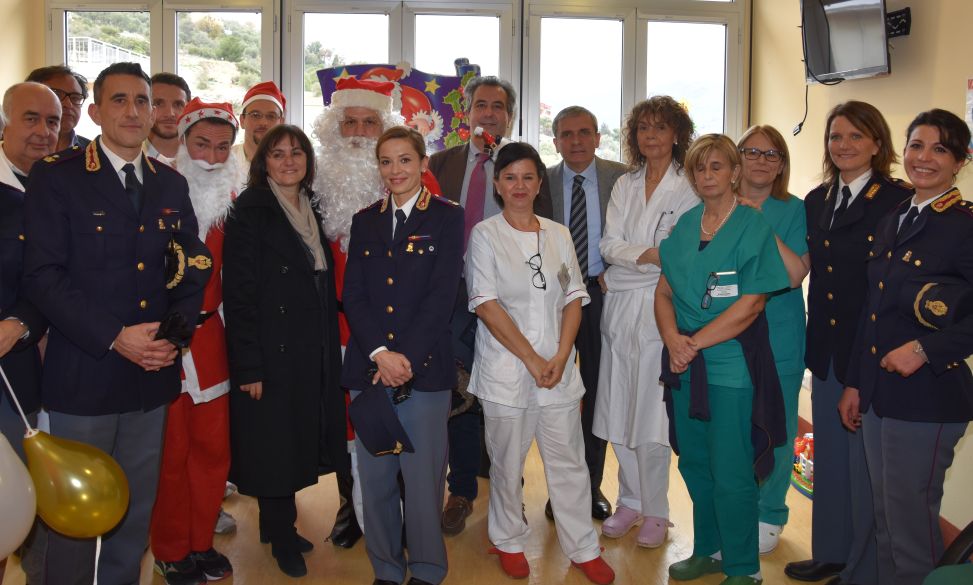 La Polizia di Stato al reparto di pediatria dell’Ospedale di Imperia