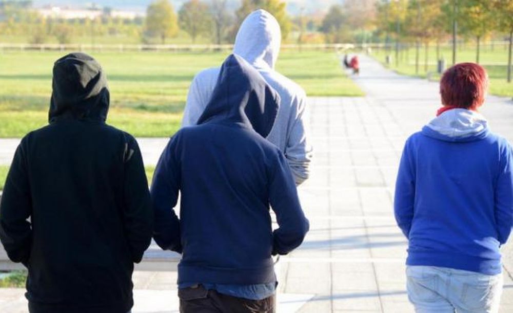 Rapinano la tabaccheria, rompono la gamba alla proprietaria e rimangono impuniti. E’ giusto?