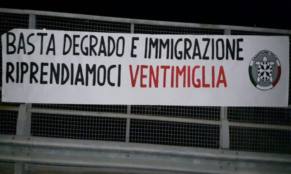 Striscione di CasaPound contro immigrazione e degrado a Ventimiglia