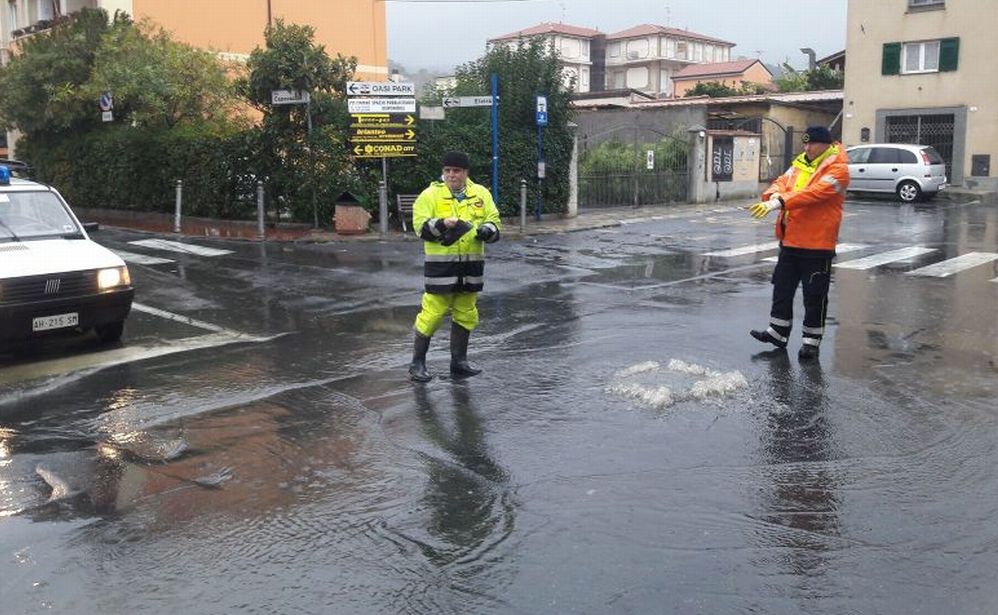 Maltempo nel Golfo: a Diano Marina piccoli disagi e situazione sotto controllo (Cronaca e immagini), Cervo preoccupata per le mareggiate.