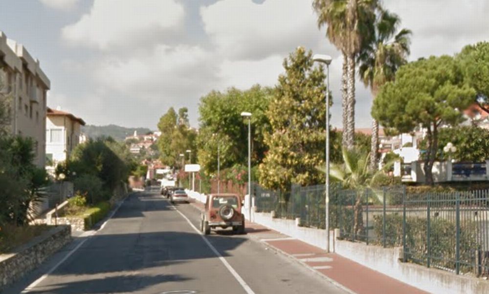 Il Comune di Diano Castello rifà i marciapiedi in via Diano San Pietro, nella strada del Bowlig. Al via l’asta per 49 mila euro