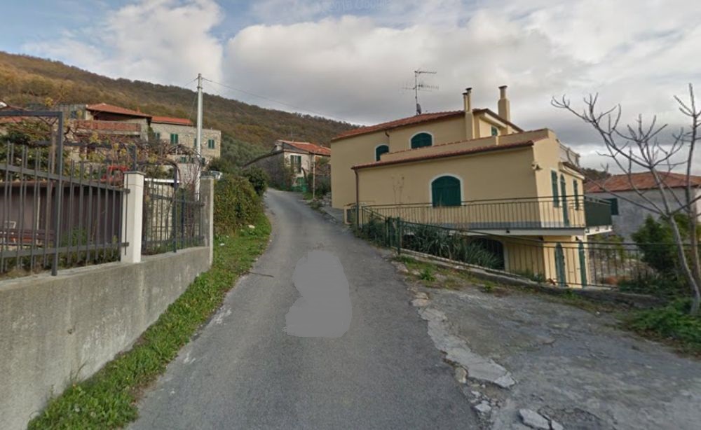 Diano Evigno, finita la storia d’amore piomba in casa della ex in via della Costa e le punta contro un fucile. Arrestato./La storia