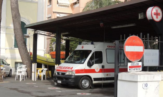 Fuori strada con l’auto a Diano san Pietro, ferita una donna