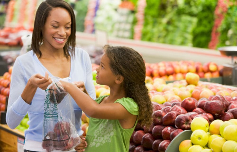 La Confartigianato di Imperia spiega perché dal 1° gennaio dobbiamo usare le borse riciclabili per frutta e verdura