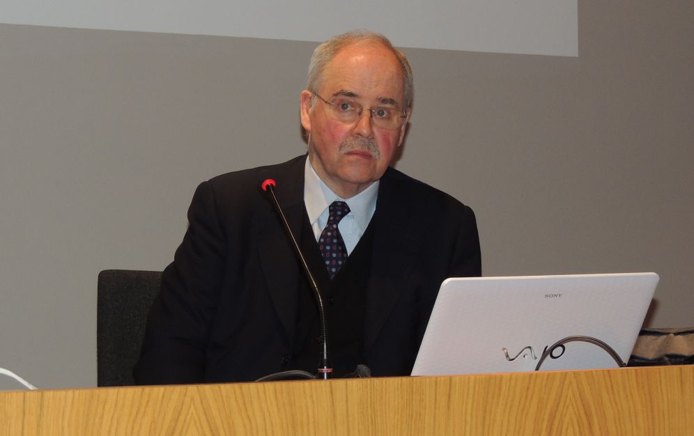 Tanti giovani alla Sala della Fondazione di Tortona ad ascoltare Paul Nicholls che ha presentato un sito incredibile