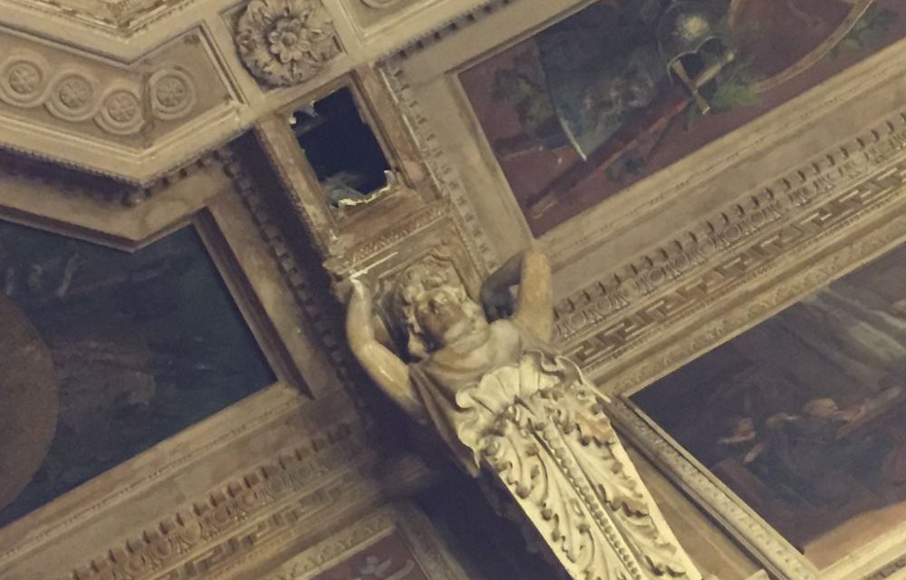 Cadono calcinacci dalla Sala Giunta del Municipio di Alessandria