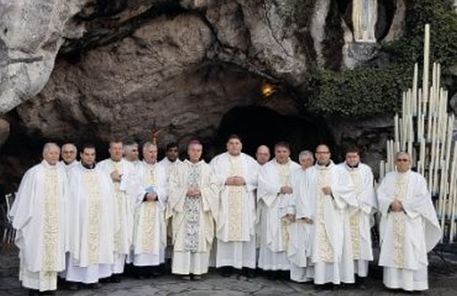 Il Vescovo di Tortona con i sacerdoti locali è andato Lourdes./Il racconto